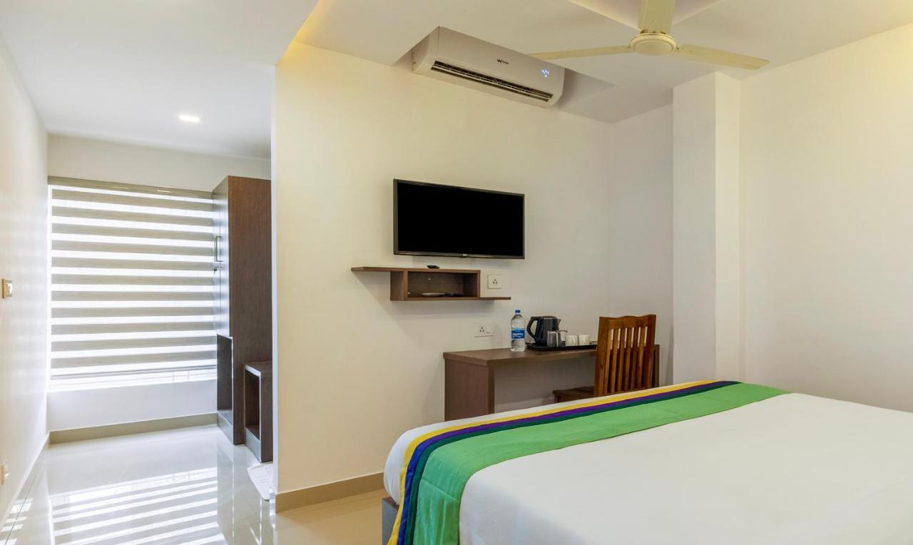 Treebo Trend Airport Avenue Plaza Cochin Airport Hotel Kochi Екстериор снимка