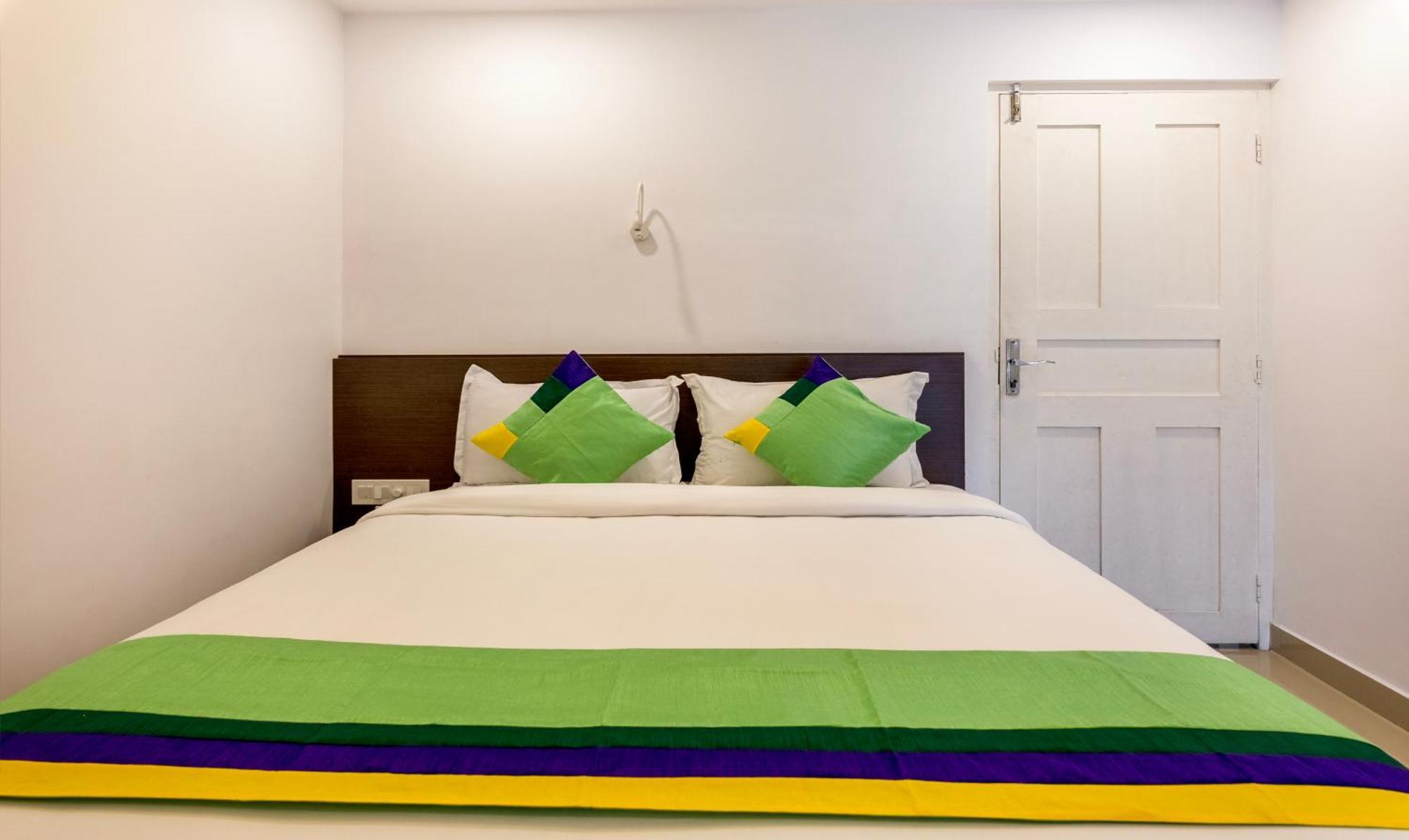 Treebo Trend Airport Avenue Plaza Cochin Airport Hotel Kochi Екстериор снимка