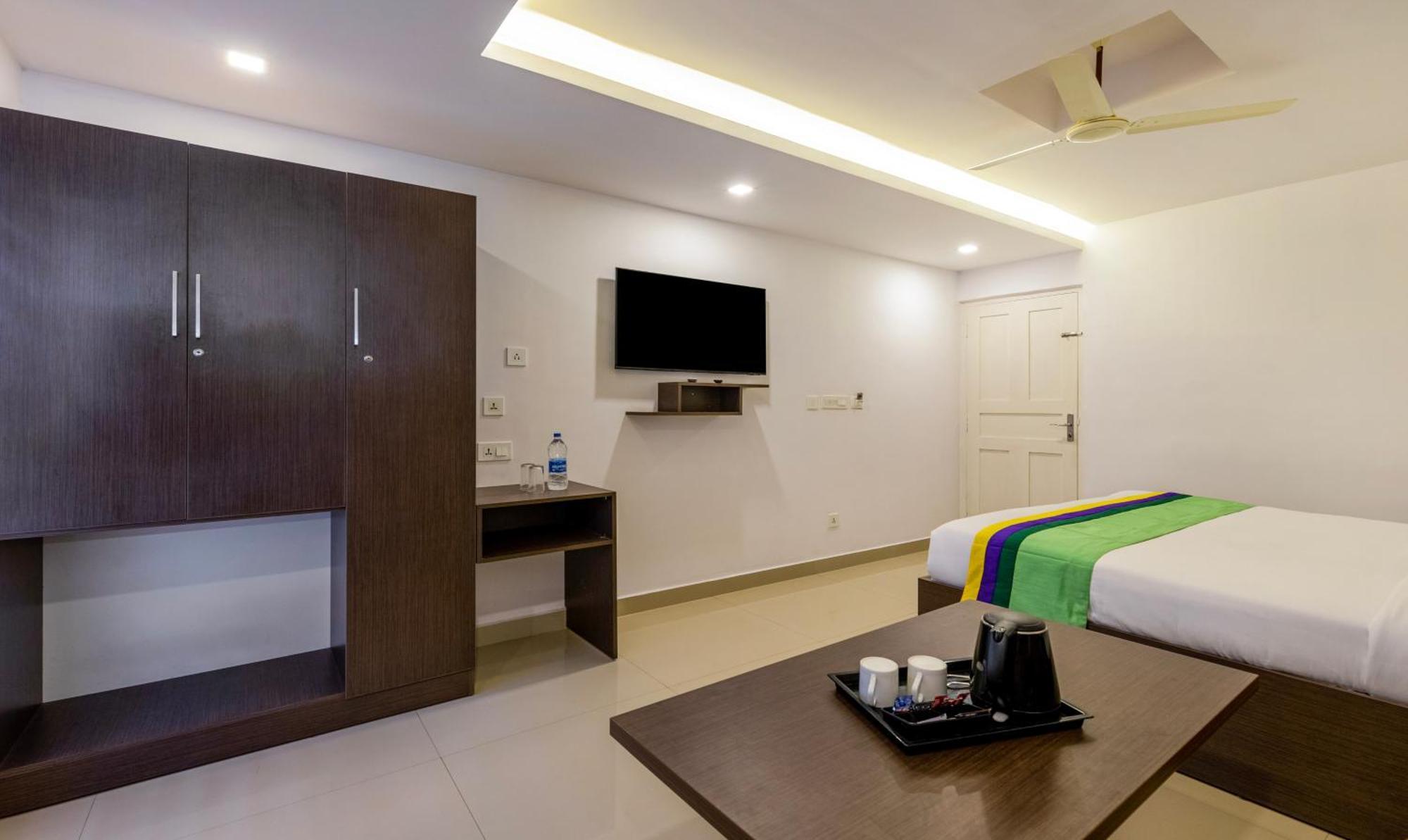 Treebo Trend Airport Avenue Plaza Cochin Airport Hotel Kochi Екстериор снимка